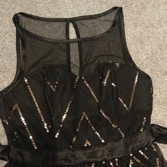 Gold Sequins dress - Picture 2 of 4